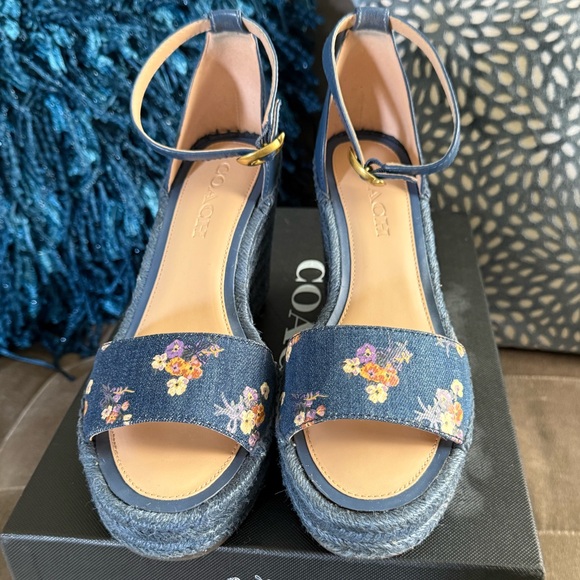 Adorable Coach Kit Wedge Print Denim Sandals 💙🌼 - Picture 1 of 6